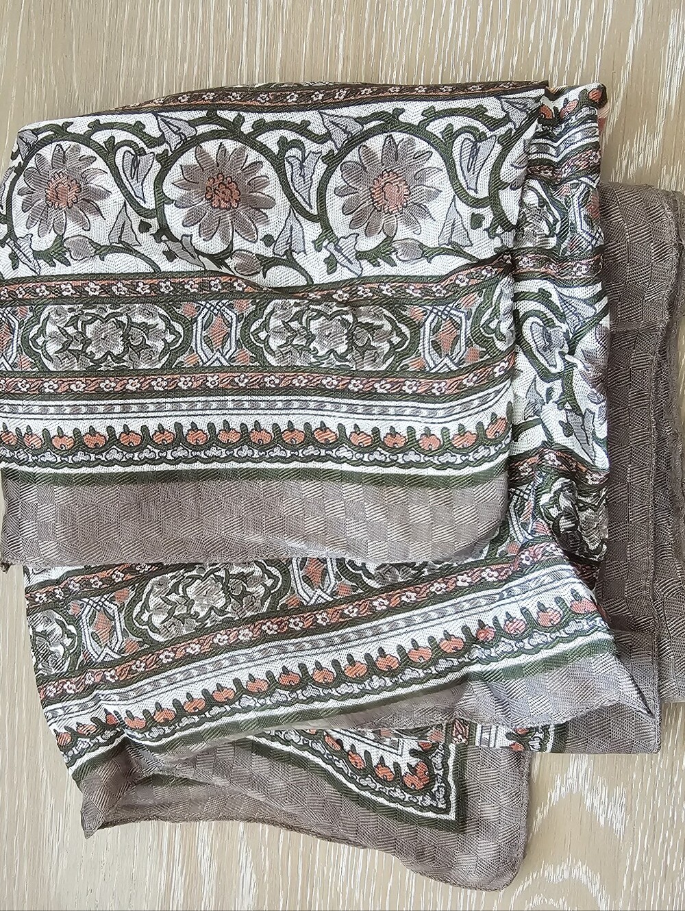 Made In Italy Vintage Floral Medallion Square Scarf Taupe Peach Olive 34x34​ - Picture 4 of 4